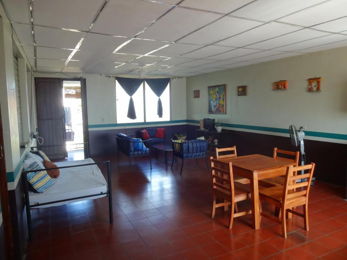 Harvest House Nicaragua Hotel Leon Exterior photo