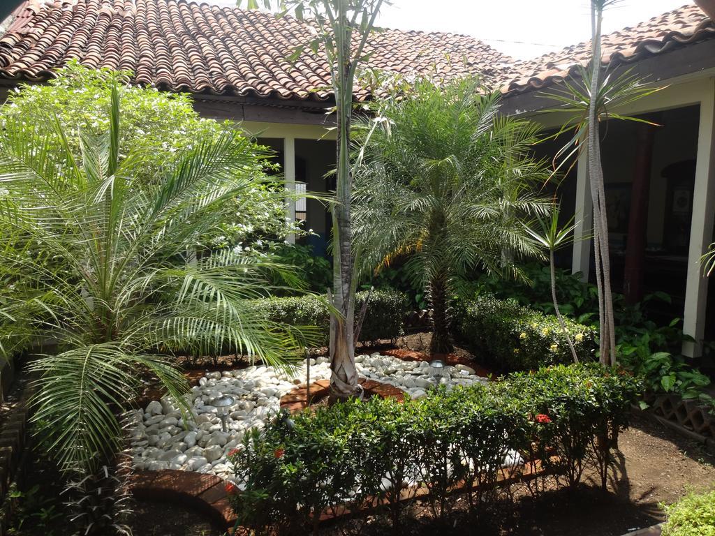 Harvest House Nicaragua Hotel Leon Exterior photo