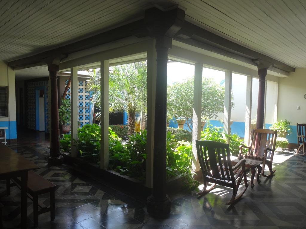Harvest House Nicaragua Hotel Leon Exterior photo