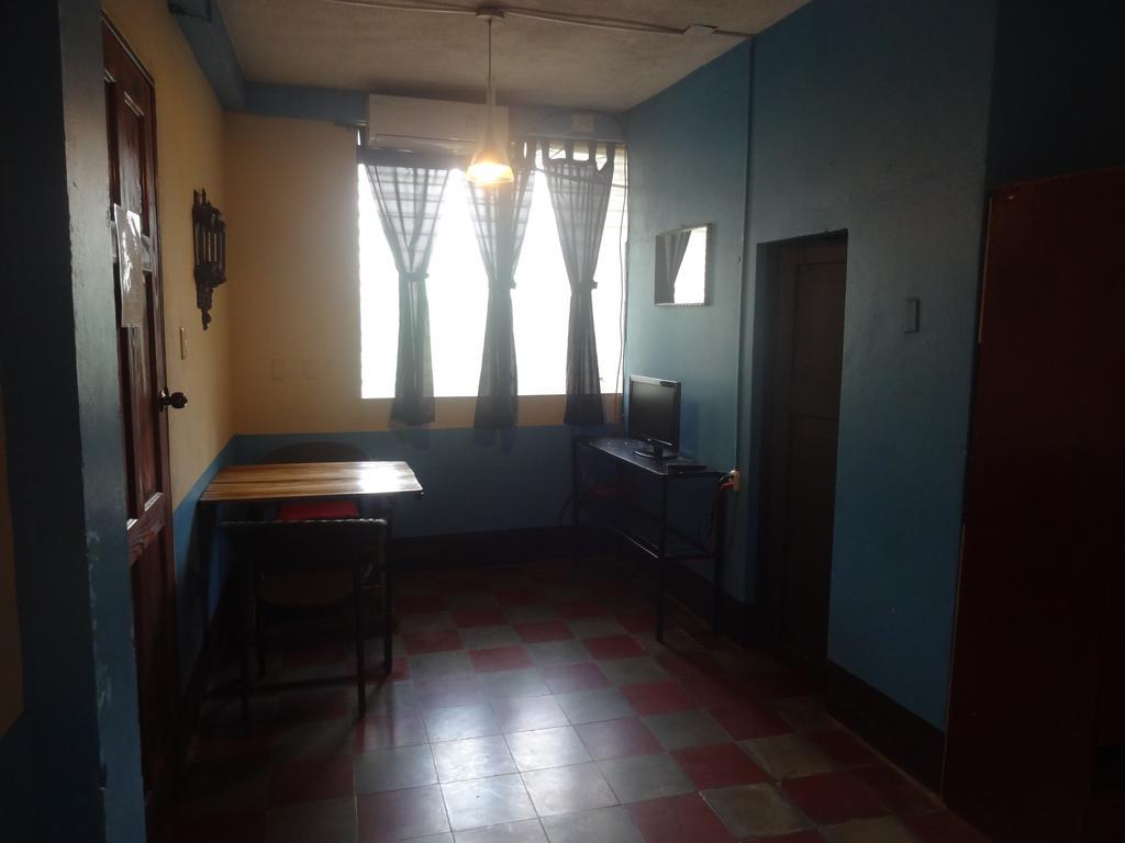 Harvest House Nicaragua Hotel Leon Exterior photo