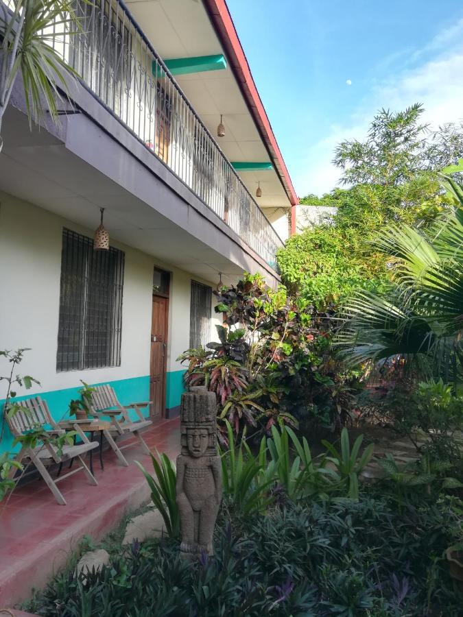 Harvest House Nicaragua Hotel Leon Exterior photo